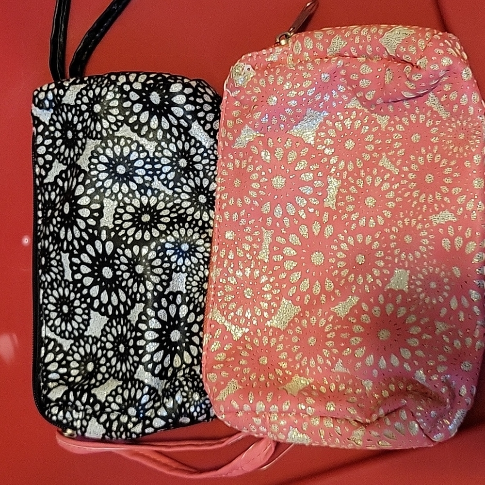 5/$25 Bundle of 2 small hand bags
